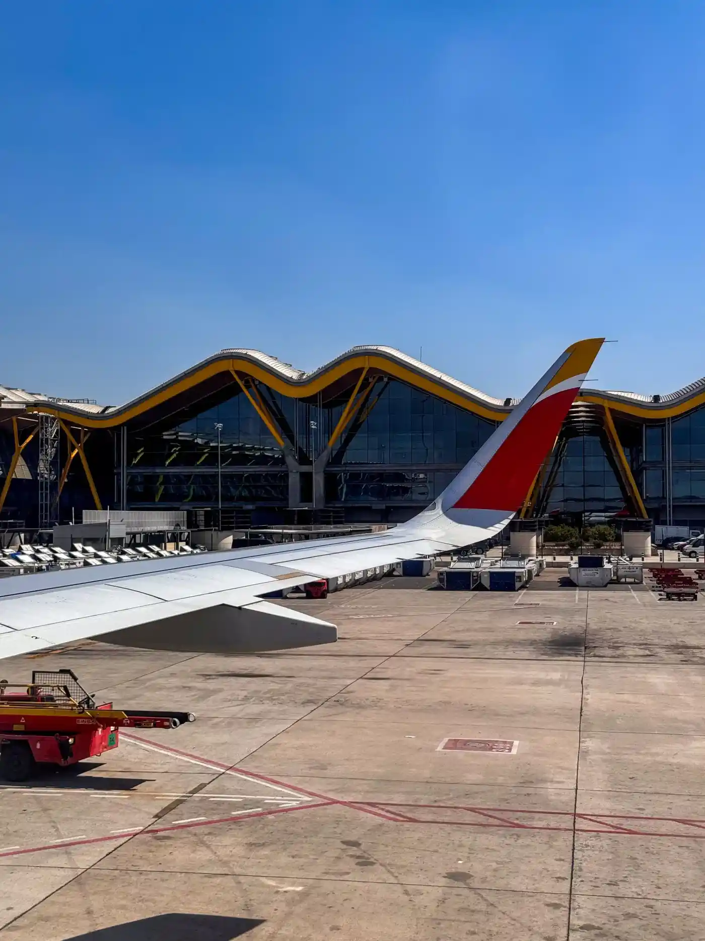 Terminal de aeropuerto y vehículo ejecutivo
